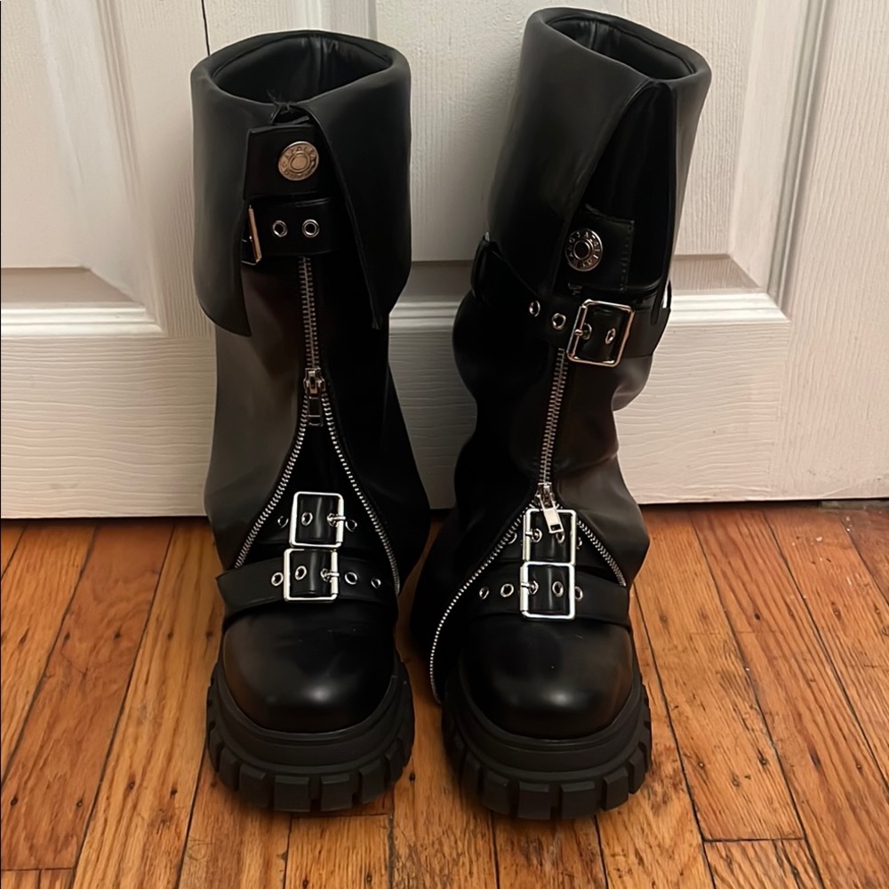 Black Leather Zipper Boots